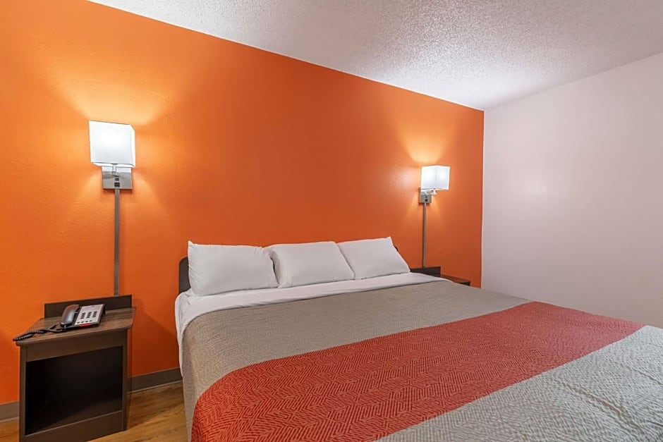 Motel 6-Bryan, TX - University Area