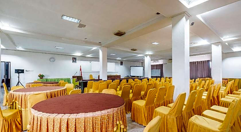 Super OYO 2704 Hotel Transit 2