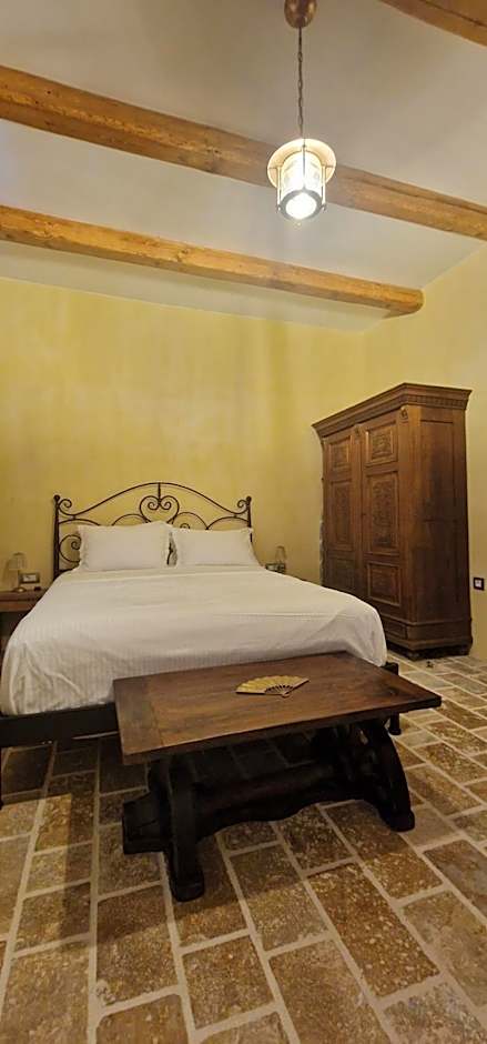 Arapis Rooms & Suites