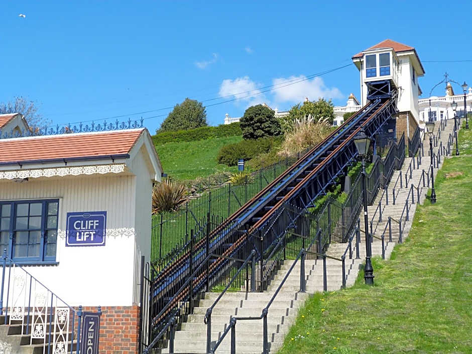 Southend Central Hotel - Close to Beach, City Centre, Train Station & Southend Airport