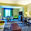 La Quinta Inn & Suites by Wyndham Clearwater South