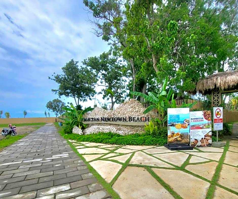 Mactan Newtown 8Newtown Boulevard Beach Condo RM9