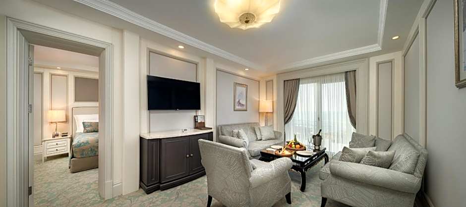 Les Ambassadeurs Hotel Casino&Marina