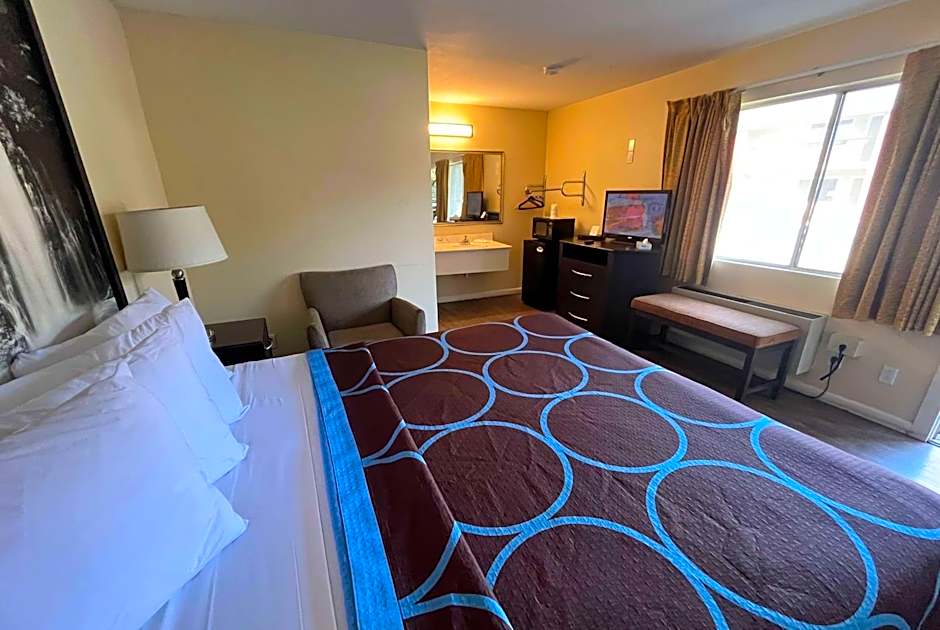 Super 8 by Wyndham Red Bluff