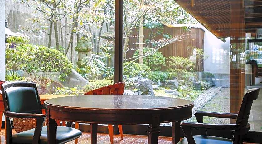 Sarusawaike Yoshidaya