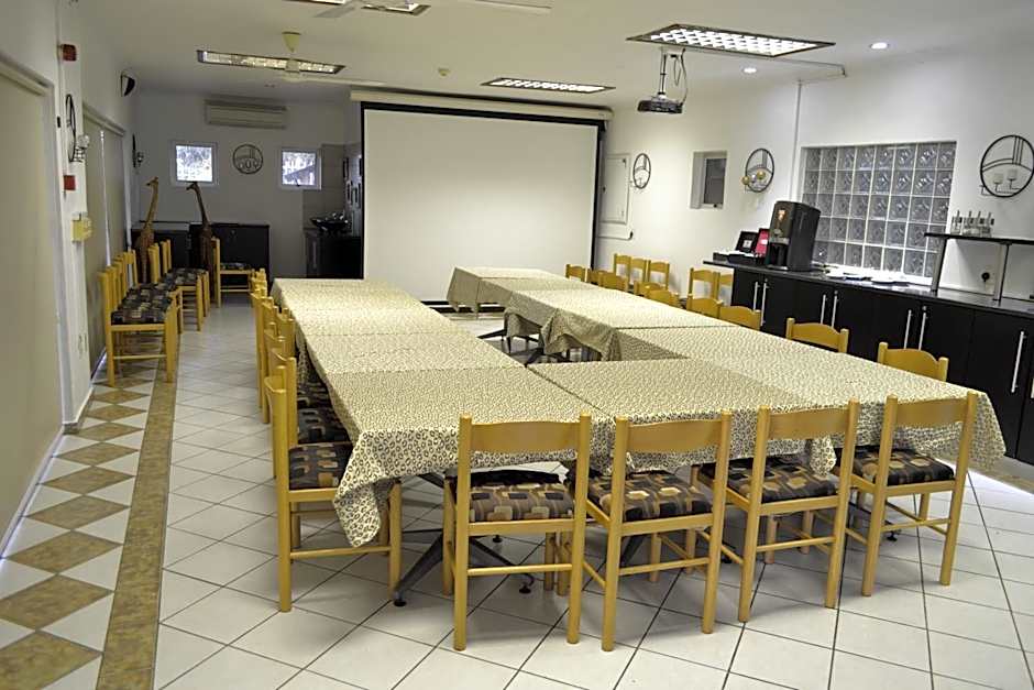 Laletsa Lodge