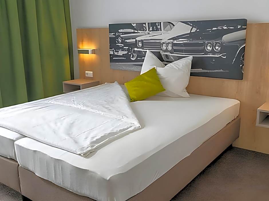 Highway Hotel