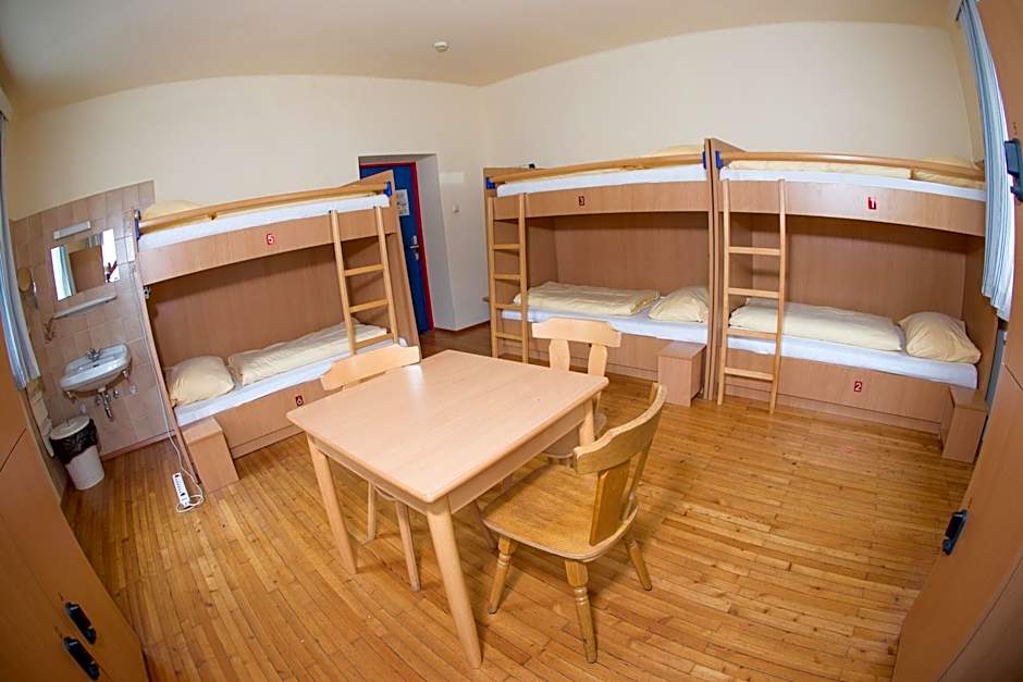 YoHo - International Youth Hostel