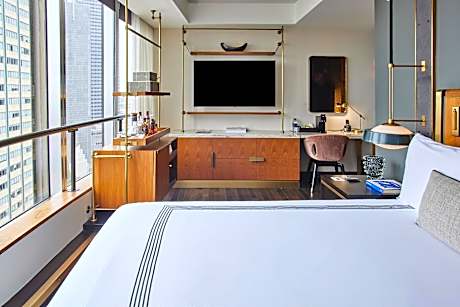 Accessible 1 King Bed With Tub