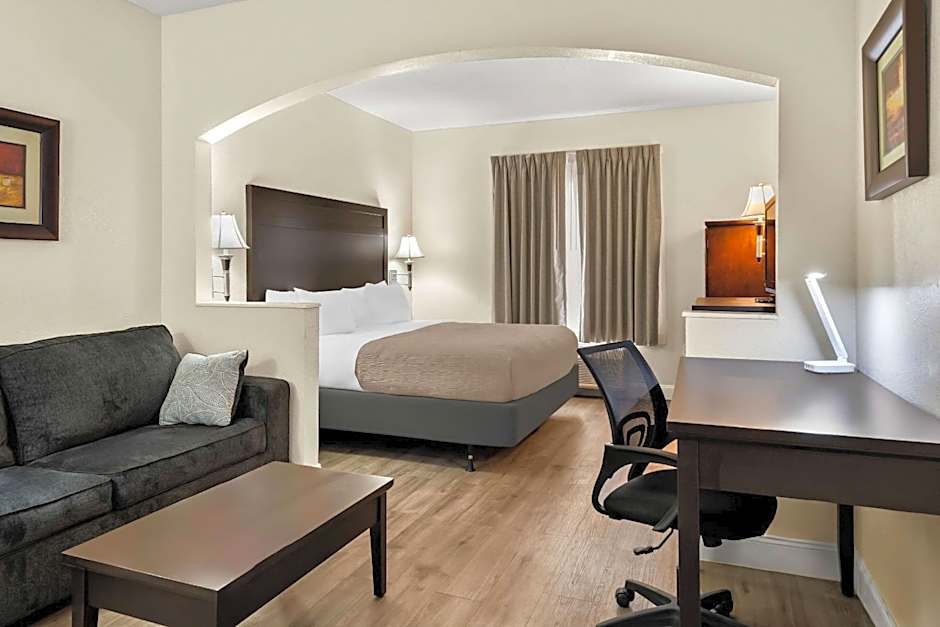 Photo 1 of 6 of 1 King Bed Suite, Nonsmoking