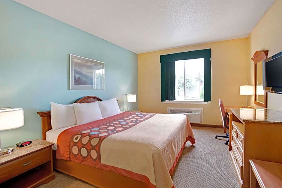 Super 8 by Wyndham Salisbury