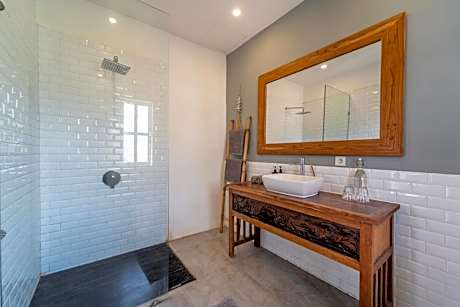 Upper Floor Deluxe Room with Private Balcony