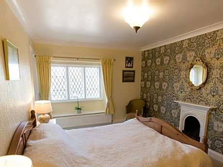 King-Ensuite with Shower