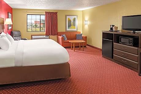 1 King Bed, Studio Suite, Non-Smoking