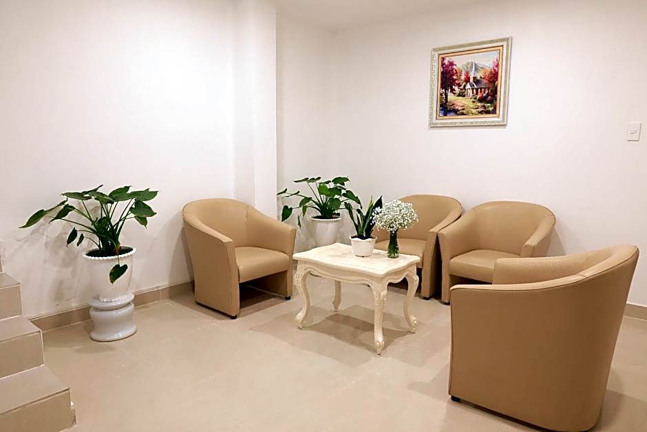 LA VIE EN ROSE HOTEL 2