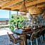 Mnḗmē Suites & Villas