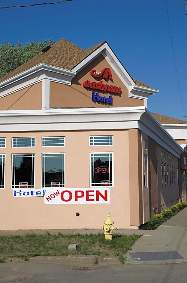 Aashram Hotel by Niagara River