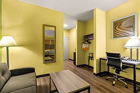 1 King Bed Suite Non-Smoking