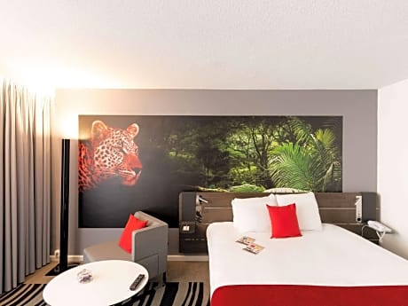 Suite with 1 Queen-Size Bed and Sofa Bed