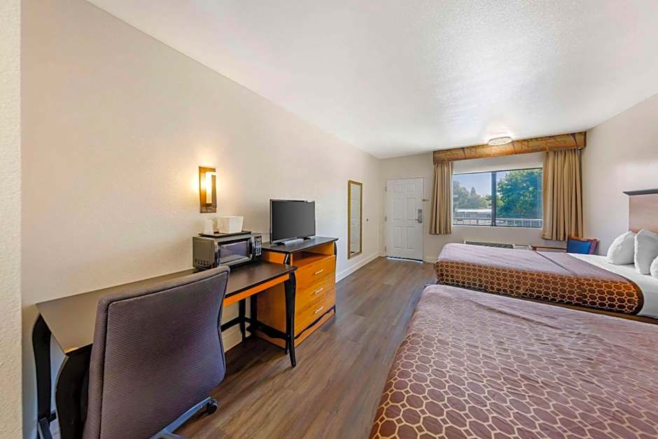 Rodeway Inn At Nevada State Capitol
