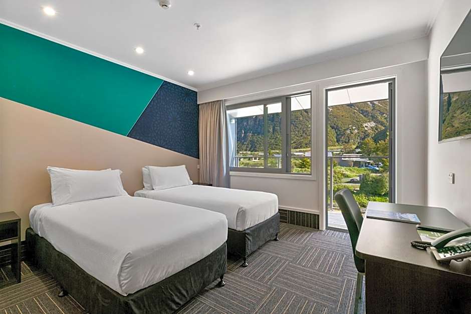 Mt Cook Lodge and Motels