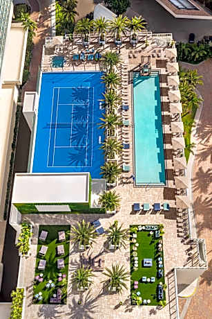2 Bedroom Suite Ocean view/Pool view-Mobility with Kitchen
