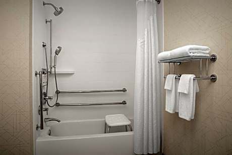 Queen Room with Two Queen Beds - Mobility Access Tub/Non-Smoking