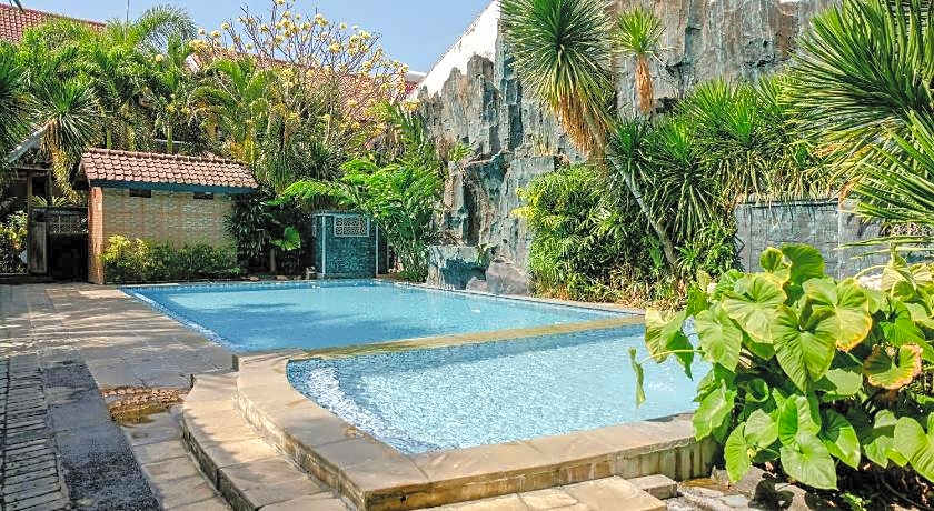 Hotel Mahkota Plengkung