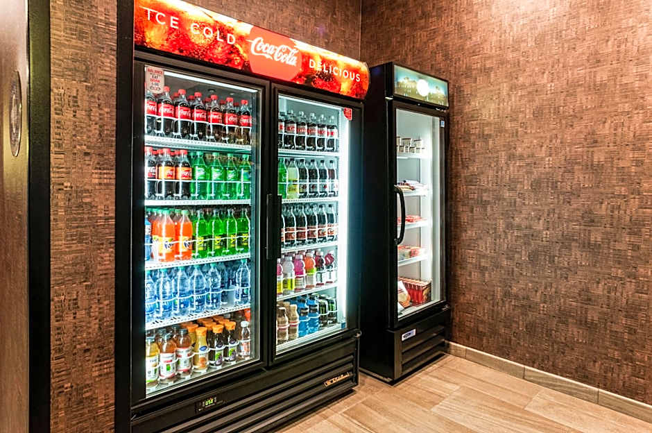 Cobblestone Hotel & Suites Appleton International Airport