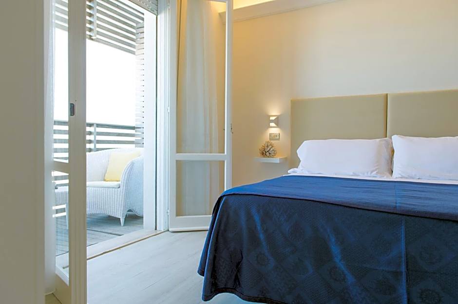 Kiss Beachfront Hotel & Restaurant