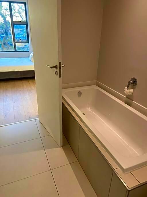 Trendy 2-bed 2-bath Apartment