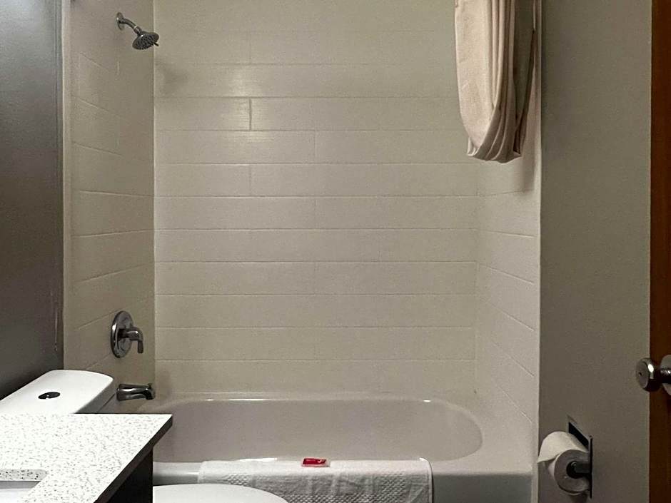 Econo Lodge Spring Lake near Fort Bragg