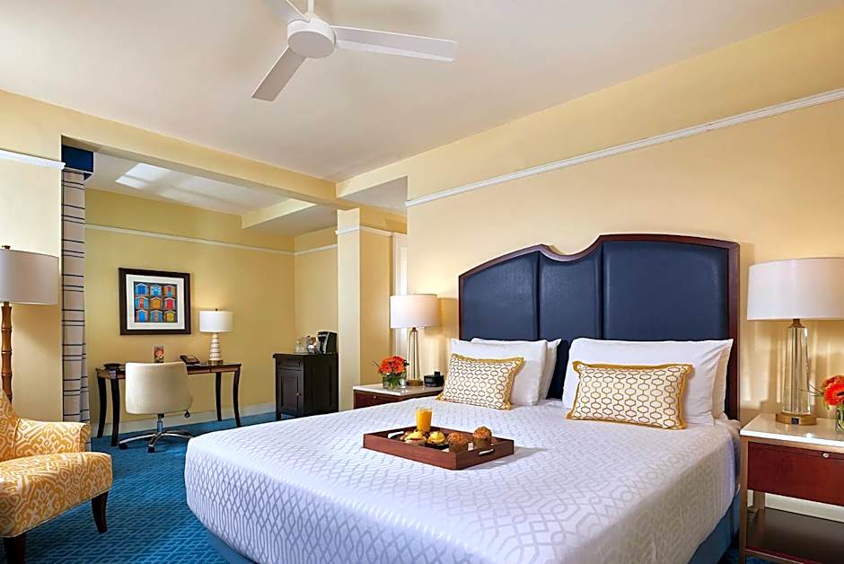 Photo 1 of 4 of Colonial 1 King Bed