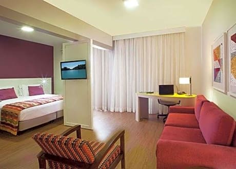 1 Queen Bed, Suite, Nonsmoking, Upgrade