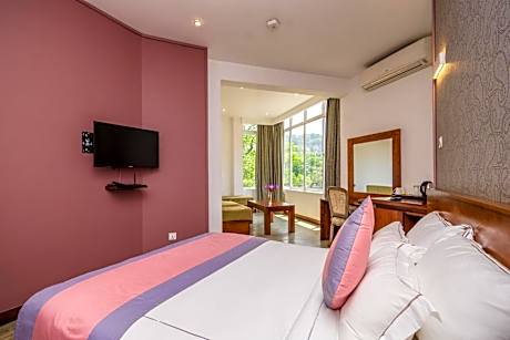 Premium Deluxe Double Room with Lake View