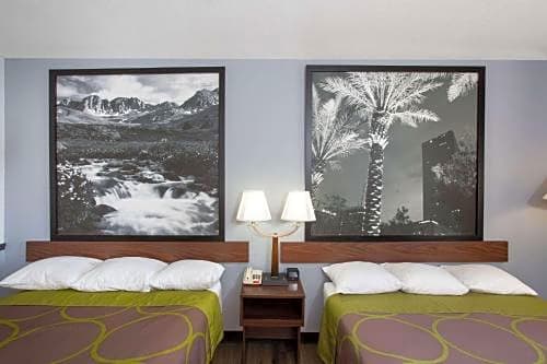 Super 8 by Wyndham Naples