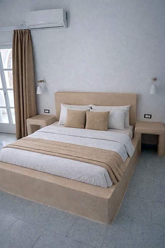 Noème Santorini