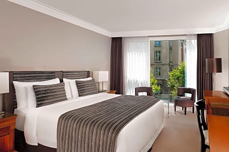 Superior King or Twin Room with City View