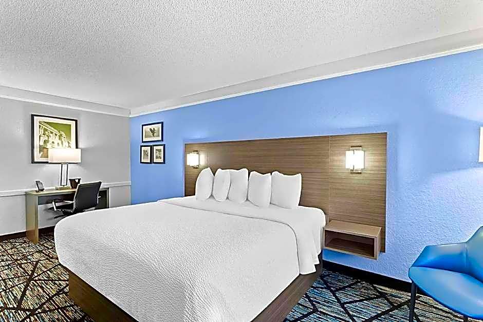 Days Inn & Suites by Wyndham Schaumburg
