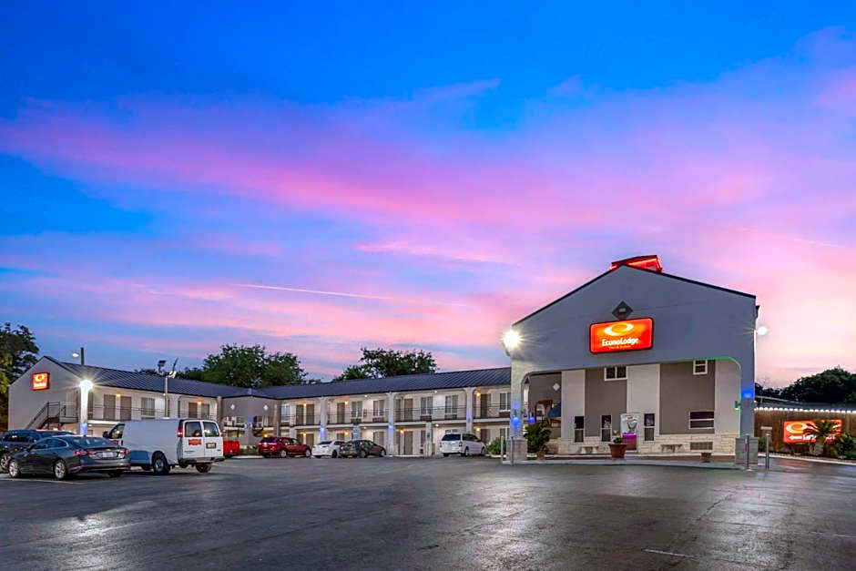 Econo Lodge Inn & Suites Near Lackland AFB
