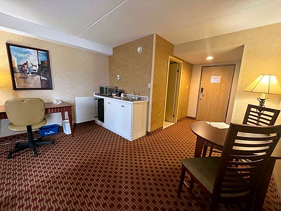 Quality Inn & Suites Bay Front