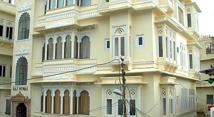 Raj Niwas Hotel