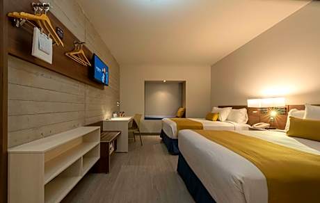 Deluxe Double Room with Two Double Beds - Mobility Access/Non-Smoking