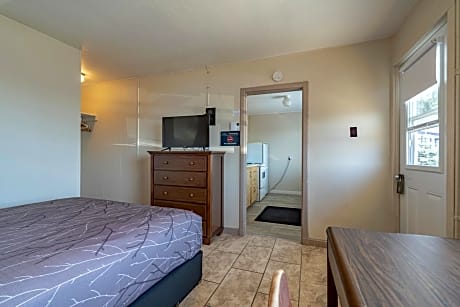 Queen Room with Kitchenette