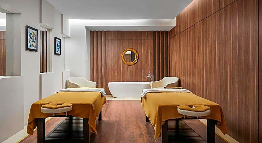 Four Points by Sheraton Lang Son