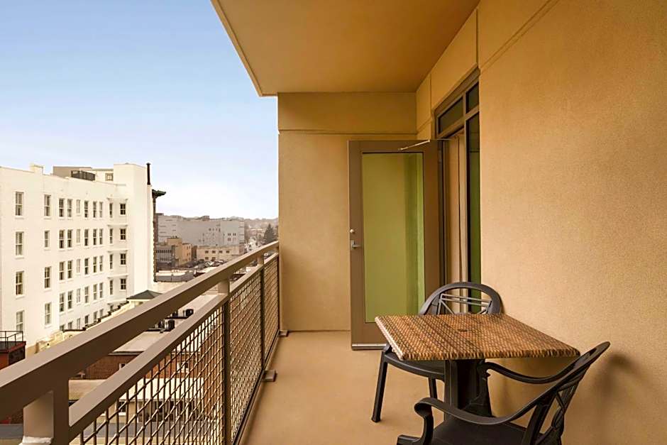 Hampton Inn By Hilton and Suites Roanoke-Downtown, VA