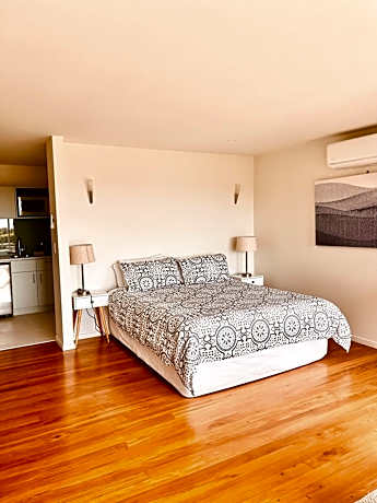 Studio Apartment with Sea View