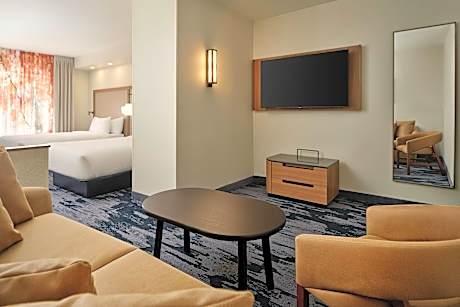 Queen Suite with Two Queen Beds, Bathtub and Sofa Bed - Mobility Access/Hearing Accessible