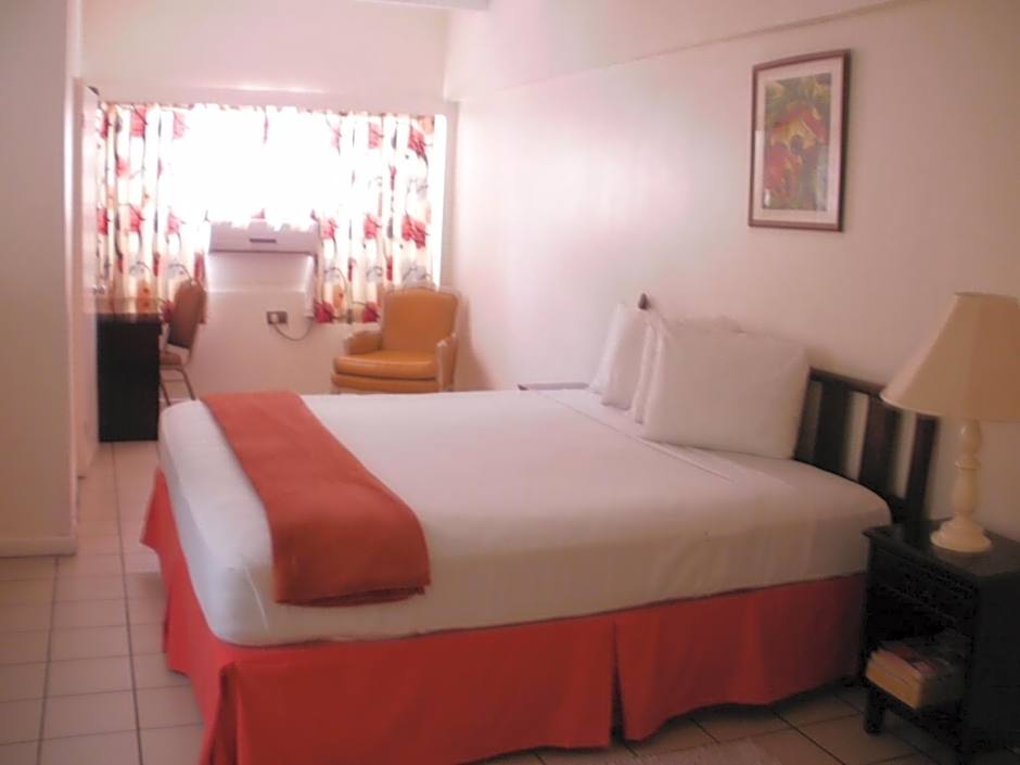 Pineapple Court Hotel