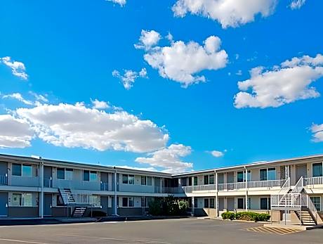 Super 8 by Wyndham Ontario